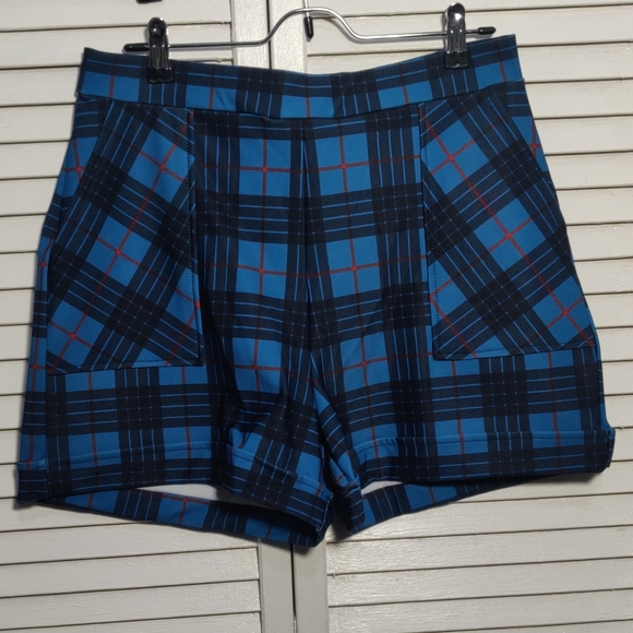Blackmilk Azure Tartan Cuffed Shorts - Picture 2 of 5